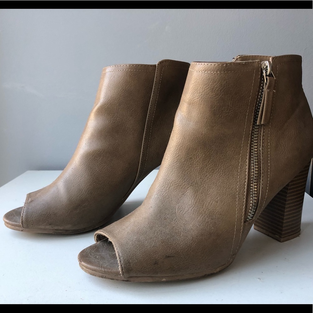 Dark tan heels